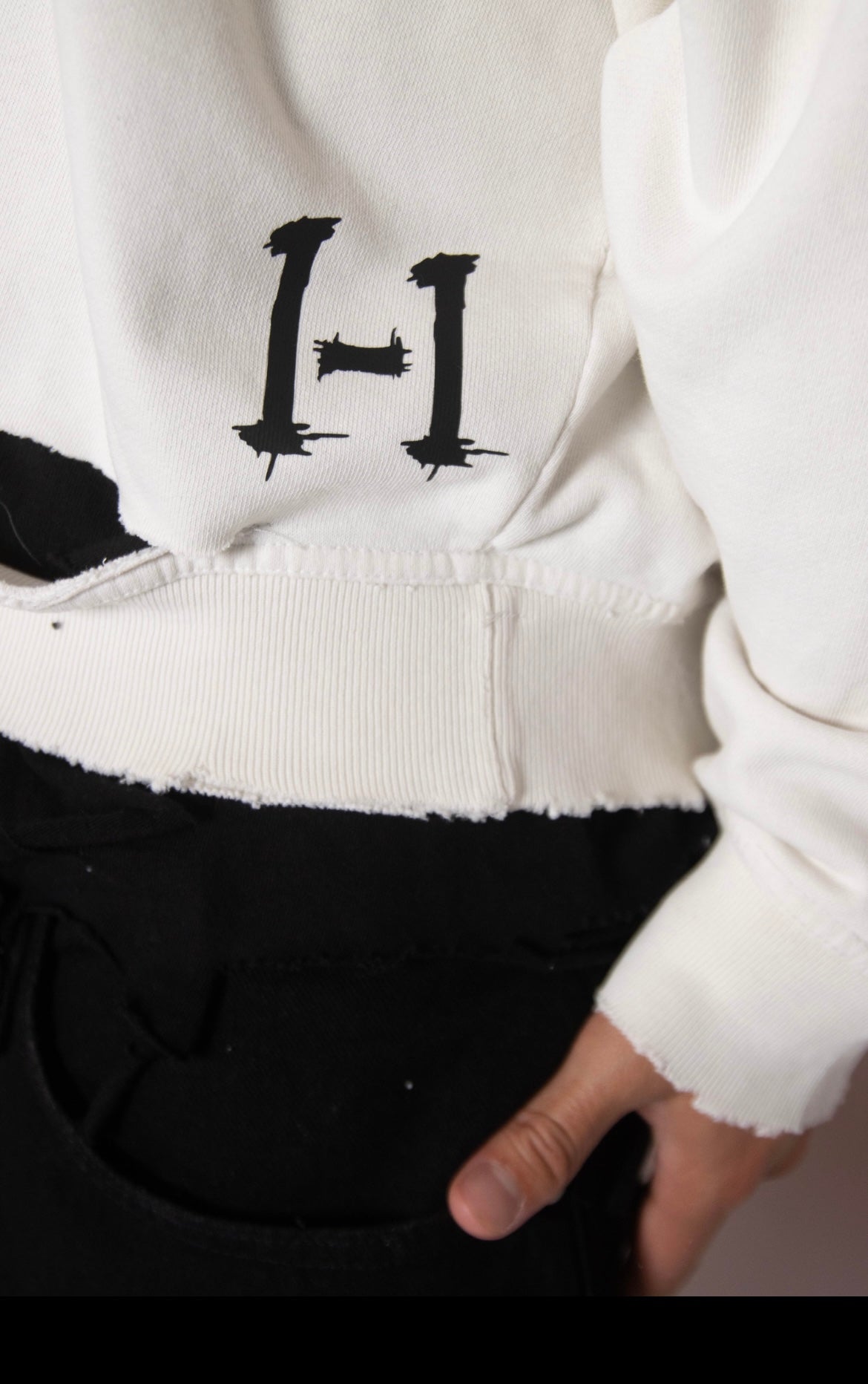 EGO BABY 1-1 white/Black scratched crewneck